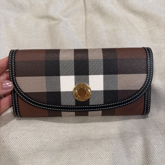 BRAND NEW, NEVER USED! Burberry Check Continental Wallet - Picture 7 of 11